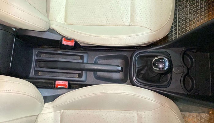 2017 Skoda Rapid STYLE 1.6 MPI, Petrol, Manual, 35,954 km, Gear Lever