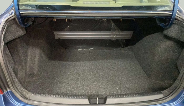 2017 Skoda Rapid STYLE 1.6 MPI, Petrol, Manual, 35,954 km, Boot Inside