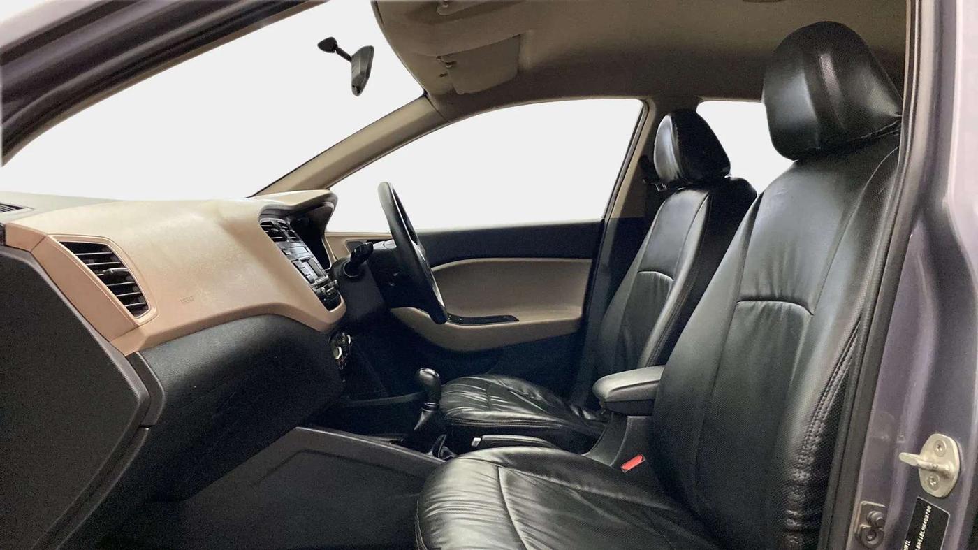 2017 Hyundai Elite i20 MAGNA EXECUTIVE 1.2, Petrol, Manual, 58,813 km, Right Side Front Door Cabin