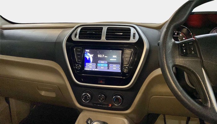 2018 Mahindra TUV300 T10 DUAL TONE, Diesel, Manual, 67,348 km, Air Conditioner