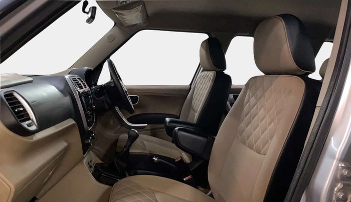 2018 Mahindra TUV300 T10 DUAL TONE, Diesel, Manual, 67,348 km, Right Side Front Door Cabin