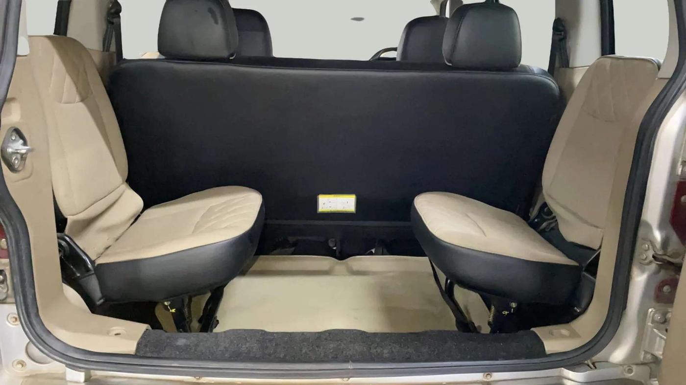 2018 Mahindra TUV300 T10 DUAL TONE, Diesel, Manual, 67,348 km, Third Seat Row ( optional )