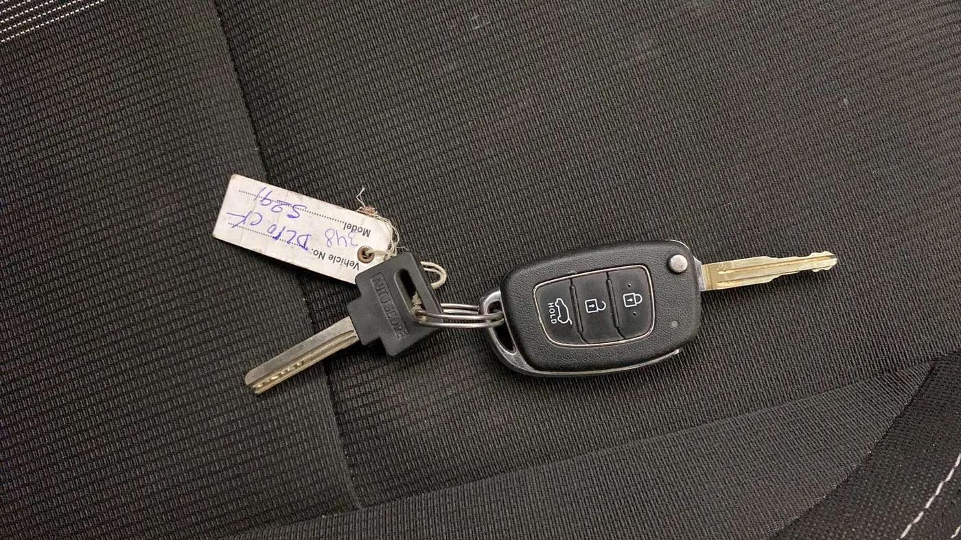 2022 Hyundai VENUE S 1.2, Petrol, Manual, 10,026 km, Key Close Up