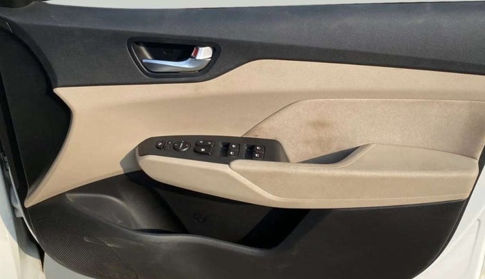 2019 Hyundai Verna 1.6 VTVT SX, Petrol, Manual, 31,414 km, Driver Side Door Panels Control