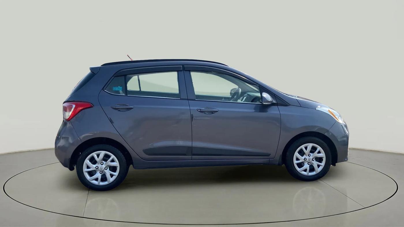 2017 Hyundai Grand i10 SPORTZ (O) 1.2 KAPPA VTVT, Petrol, Manual, 47,301 km, Right Side View