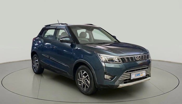 2022 Mahindra XUV300 W8 (O) 1.2 PETROL AMT, Petrol, Automatic, 24,509 km, Right Front Diagonal