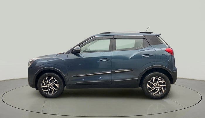 2022 Mahindra XUV300 W8 (O) 1.2 PETROL AMT, Petrol, Automatic, 24,509 km, Left Side