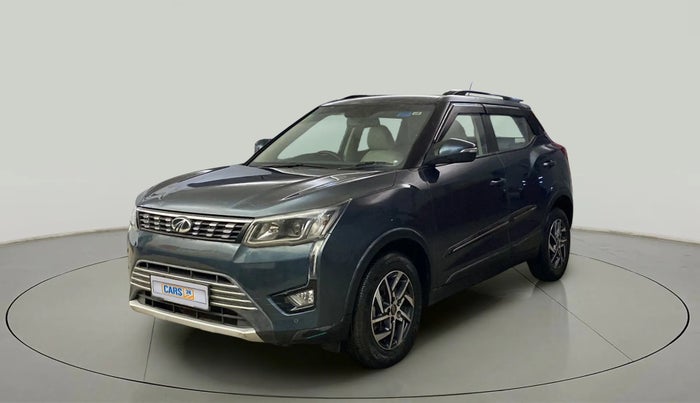 2022 Mahindra XUV300 W8 (O) 1.2 PETROL AMT, Petrol, Automatic, 24,509 km, Left Front Diagonal