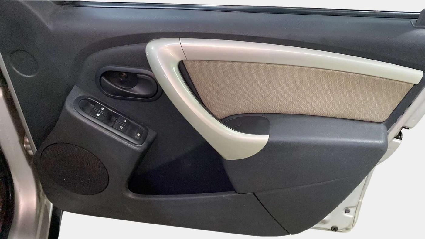 2014 Renault Duster RXL PETROL, Petrol, Manual, 18,717 km, Driver Side Door Panels Control