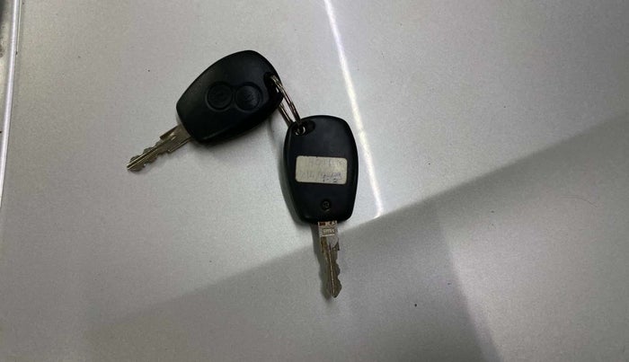 2014 Renault Duster RXL PETROL, Petrol, Manual, 18,717 km, Key Close Up