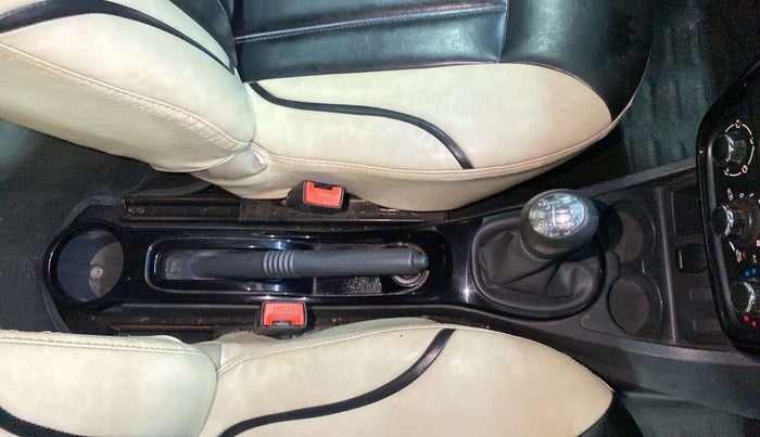 2014 Renault Duster RXL PETROL, Petrol, Manual, 18,717 km, Gear Lever