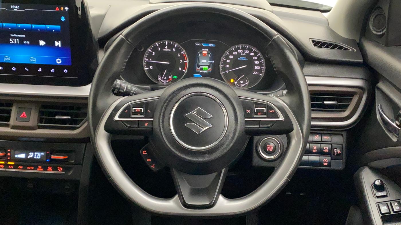 2023 Maruti BREZZA ZXI + SMART HYBRID, Petrol, Manual, 17,993 km, Steering Wheel Close Up