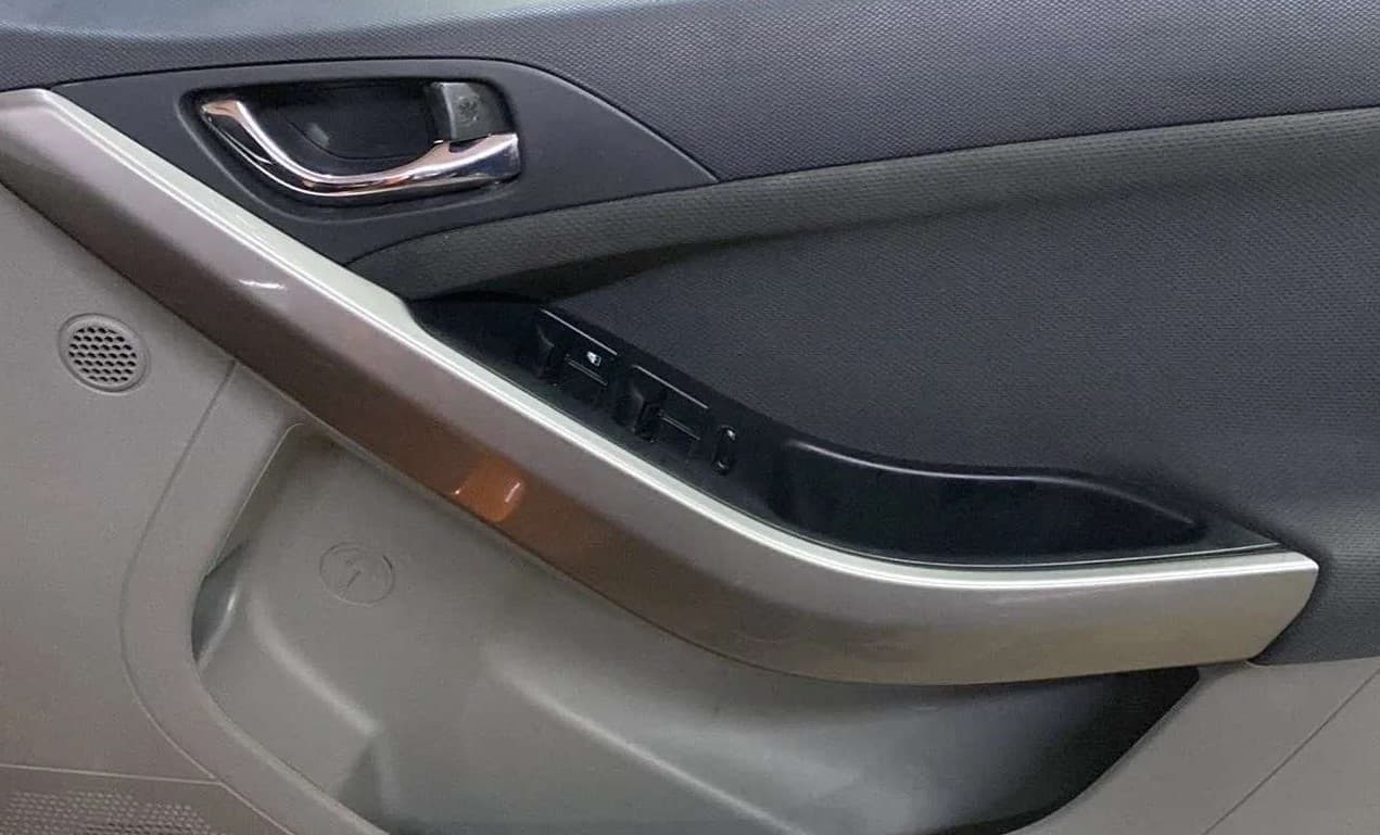 2019 Tata NEXON XZA PLUS DIESEL, Diesel, Automatic, 59,866 km, Driver Side Door Panels Control