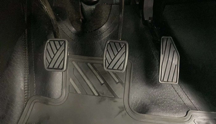 2023 Maruti Swift VXI, Petrol, Manual, 28,400 km, Pedals