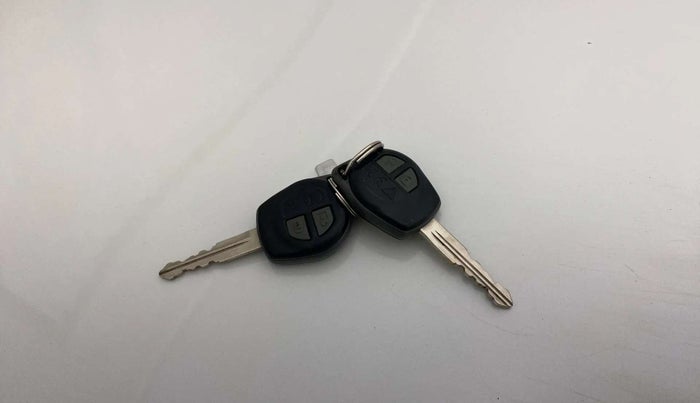 2023 Maruti Swift VXI, Petrol, Manual, 28,400 km, Key Close Up