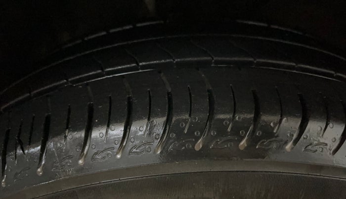 2021 Maruti Baleno DELTA PETROL 1.2, CNG, Manual, 76,955 km, Right Front Tyre Tread