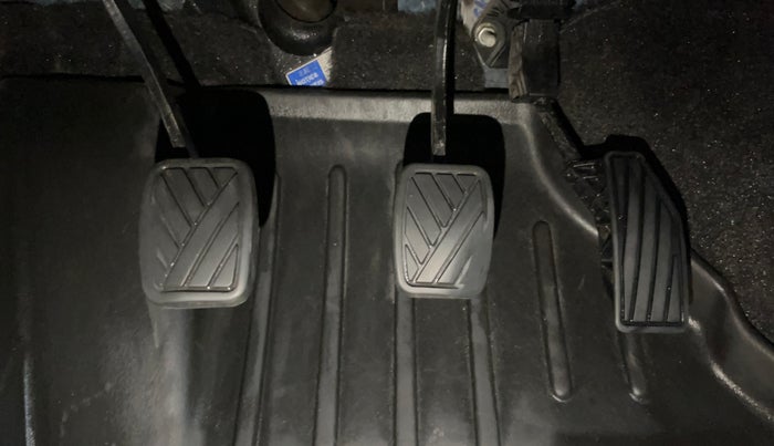 2021 Maruti Baleno DELTA PETROL 1.2, CNG, Manual, 76,955 km, Pedals