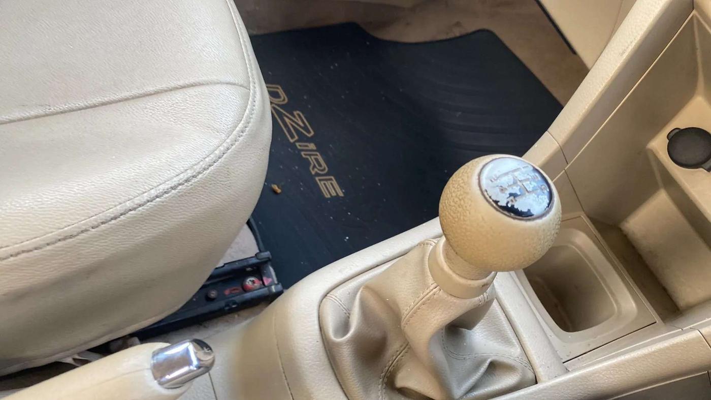 2014 Maruti Swift Dzire ZXI, Petrol, Manual, 74,594 km, Gear Lever