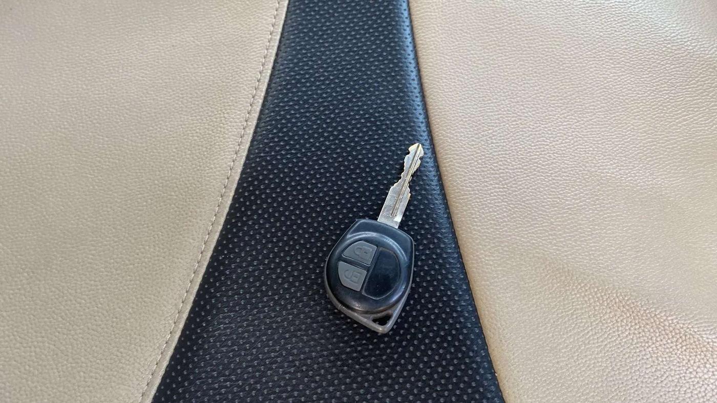2014 Maruti Swift Dzire ZXI, Petrol, Manual, 74,594 km, Key Close Up