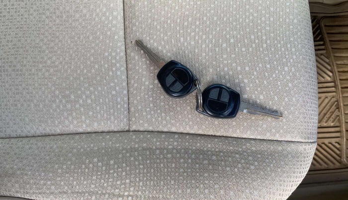 2013 Maruti Swift Dzire VXI, Petrol, Manual, 82,131 km, Key Close Up
