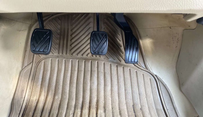 2013 Maruti Swift Dzire VXI, Petrol, Manual, 82,131 km, Pedals