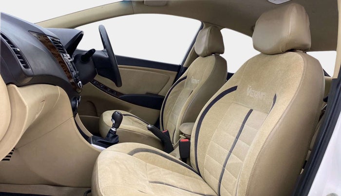 2015 Hyundai Verna FLUIDIC 4S 1.6 VTVT S, CNG, Manual, 59,250 km, Right Side Front Door Cabin