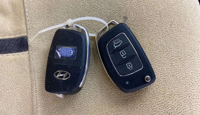 2015 Hyundai Verna FLUIDIC 4S 1.6 VTVT S, CNG, Manual, 59,250 km, Key Close Up