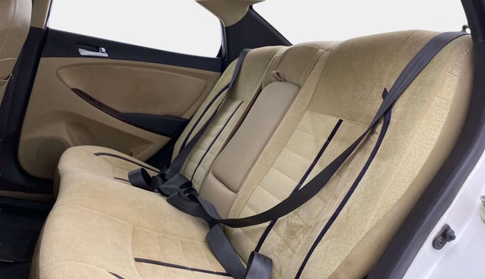 2015 Hyundai Verna FLUIDIC 4S 1.6 VTVT S, CNG, Manual, 59,250 km, Right Side Rear Door Cabin