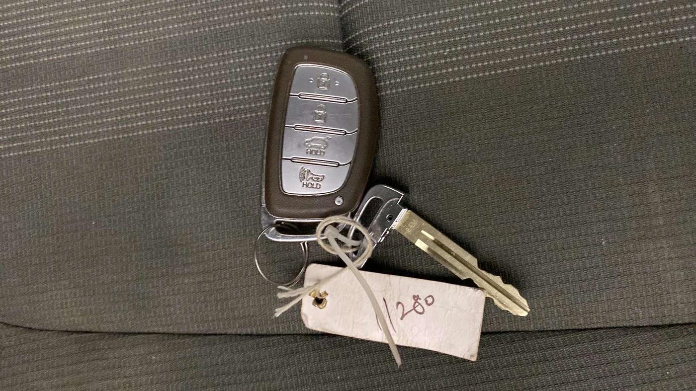 2019 Hyundai VENUE SX PLUS 1.0 TURBO DCT, Petrol, Automatic, 65,696 km, Key Close Up