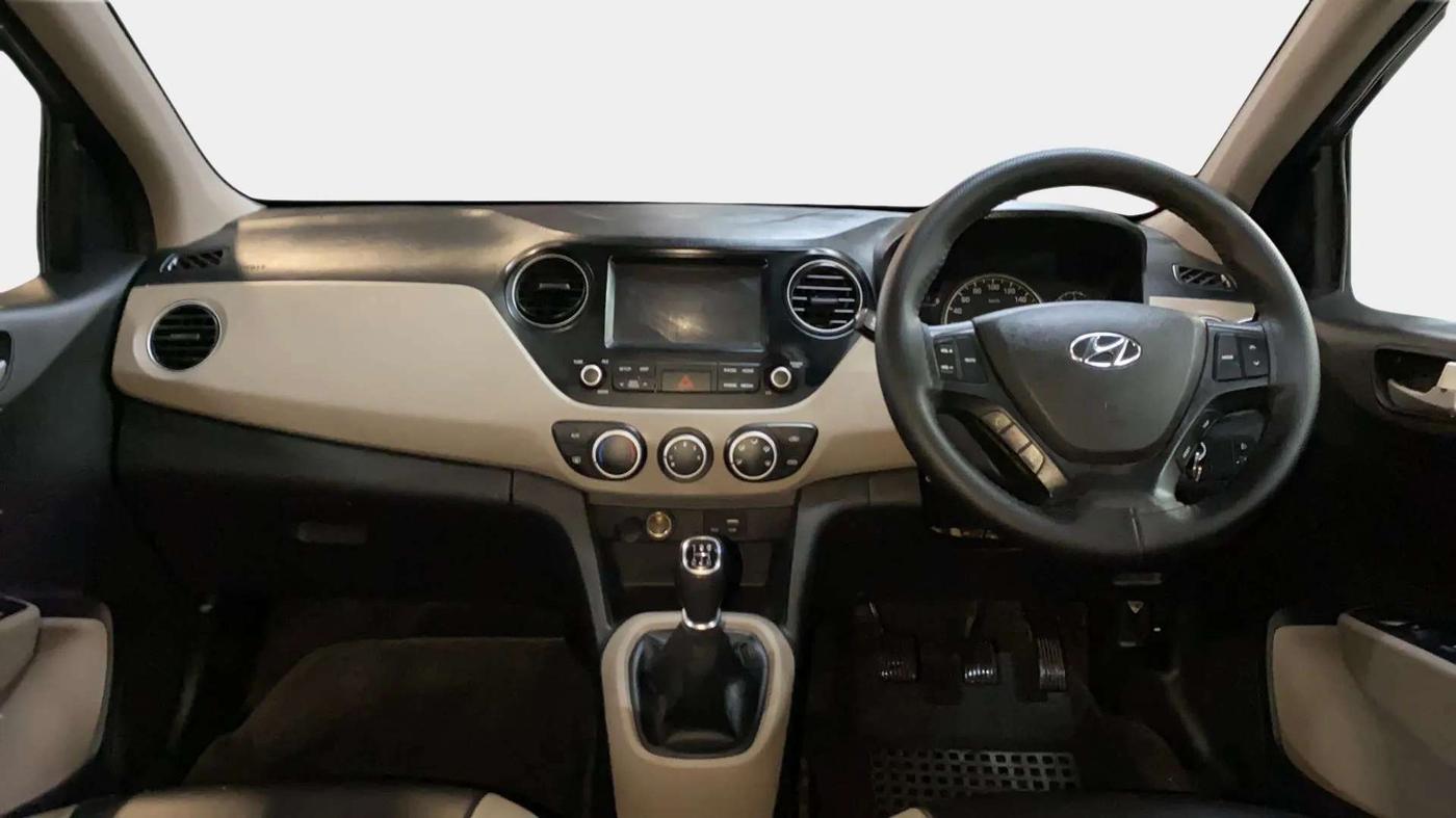 2017 Hyundai Grand i10 SPORTZ (O) 1.2 KAPPA VTVT, Petrol, Manual, 29,490 km, Dashboard