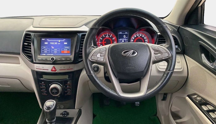 2020 Mahindra XUV300 W8 1.2 PETROL, Petrol, Manual, 49,488 km, Steering Wheel Close Up