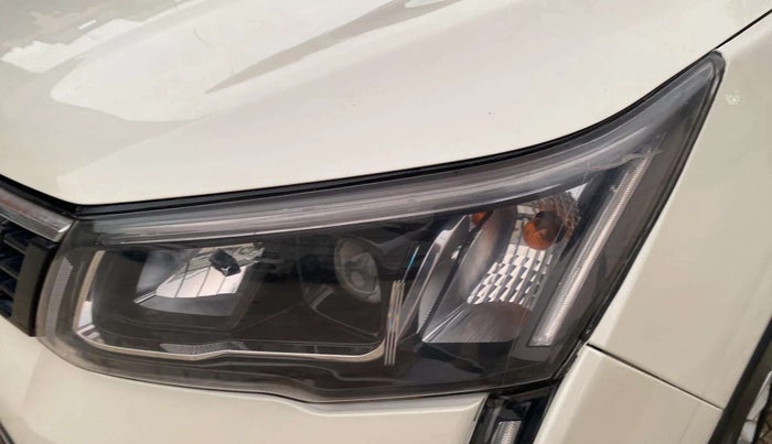 2020 Mahindra XUV300 W8 1.2 PETROL, Petrol, Manual, 49,488 km, Left headlight - Minor scratches