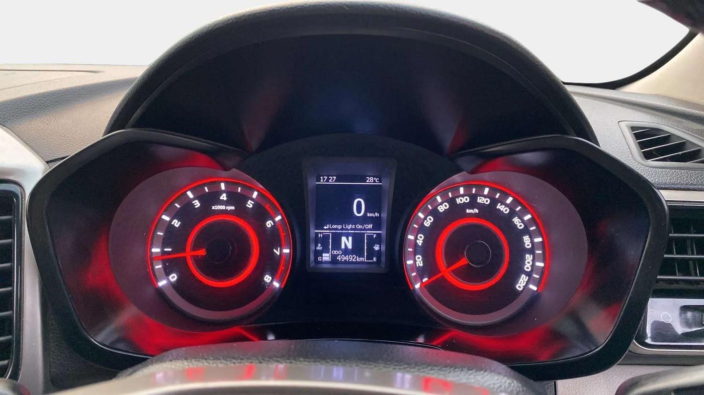 2020 Mahindra XUV300 W8 1.2 PETROL, Petrol, Manual, 49,488 km, Odometer Image