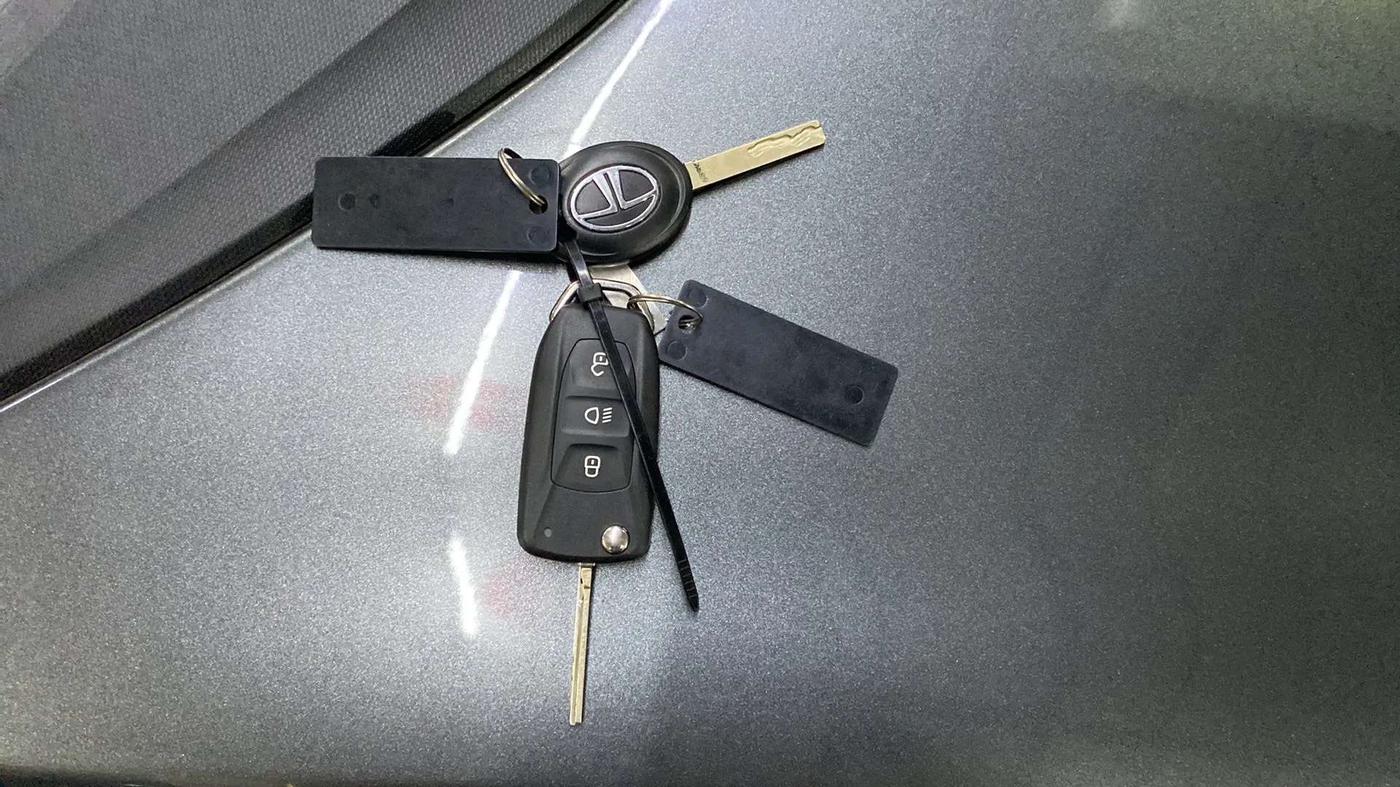 2024 Tata Tiago XT RHYTHM PETROL, Petrol, Manual, 1,183 km, Key Close Up