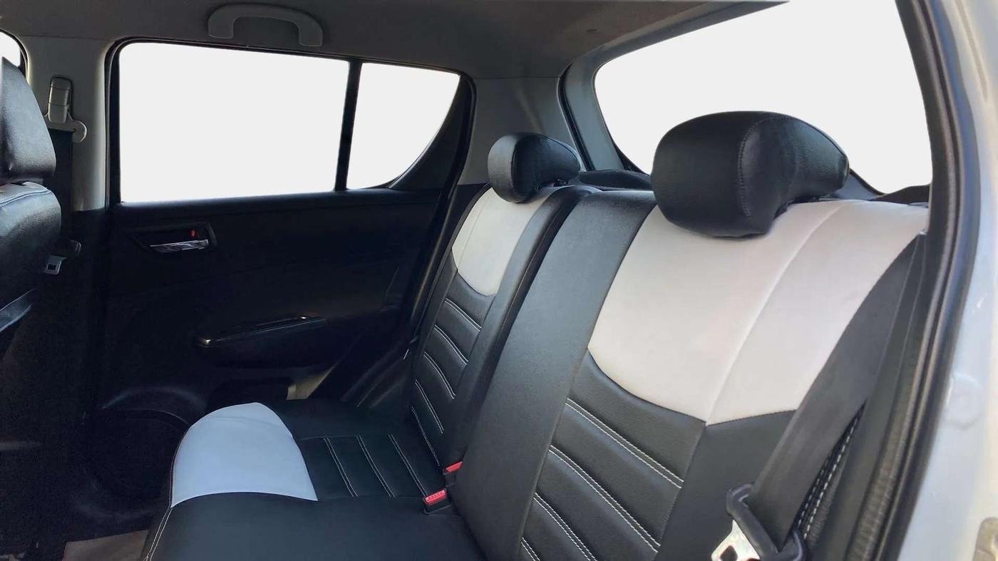 2016 Maruti Swift ZXI, Petrol, Manual, 1,18,631 km, Right Side Rear Door Cabin