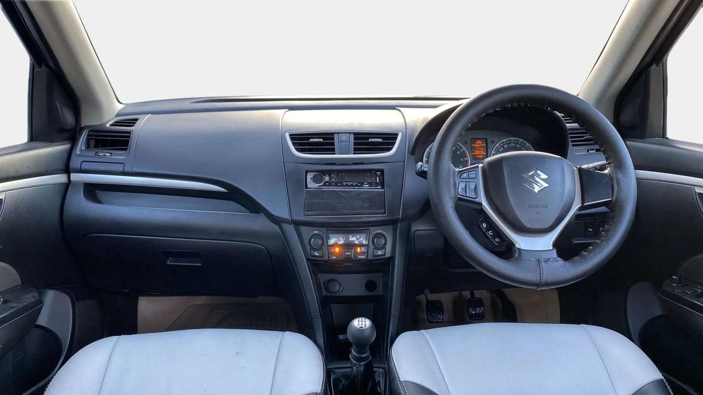 2016 Maruti Swift ZXI, Petrol, Manual, 1,18,631 km, Dashboard