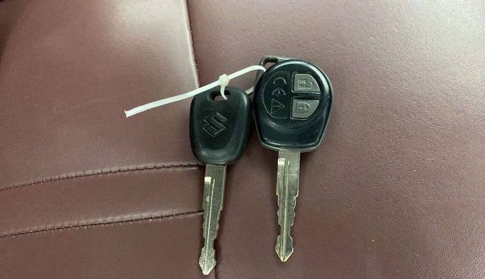 2022 Maruti Swift VXI AMT, Petrol, Automatic, 43,618 km, Key Close Up