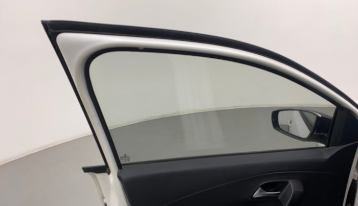 2017 Volkswagen Polo COMFORTLINE 1.2L, Petrol, Manual, 53,810 km, Left front window switch / handle - Power window makes minor noise