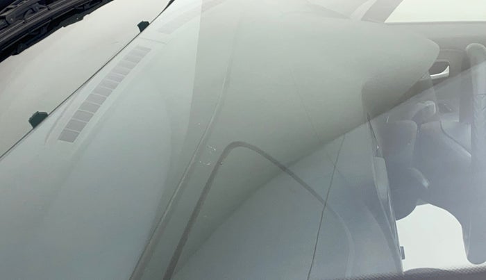 2017 Volkswagen Polo COMFORTLINE 1.2L, Petrol, Manual, 53,810 km, Front windshield - Minor spot on windshield