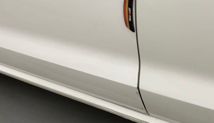 2017 Volkswagen Polo COMFORTLINE 1.2L, Petrol, Manual, 53,810 km, Front passenger door - Slightly dented