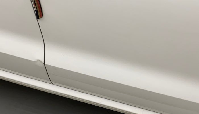 2017 Volkswagen Polo COMFORTLINE 1.2L, Petrol, Manual, 53,810 km, Driver-side door - Minor scratches