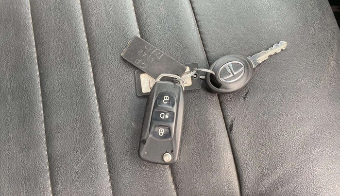 2016 Tata Tiago XZ PETROL, Petrol, Manual, 54,765 km, Key Close Up
