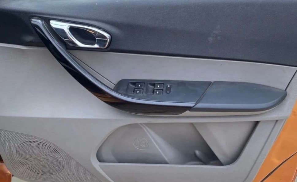2016 Tata Tiago XZ PETROL, Petrol, Manual, 54,765 km, Driver Side Door Panels Control