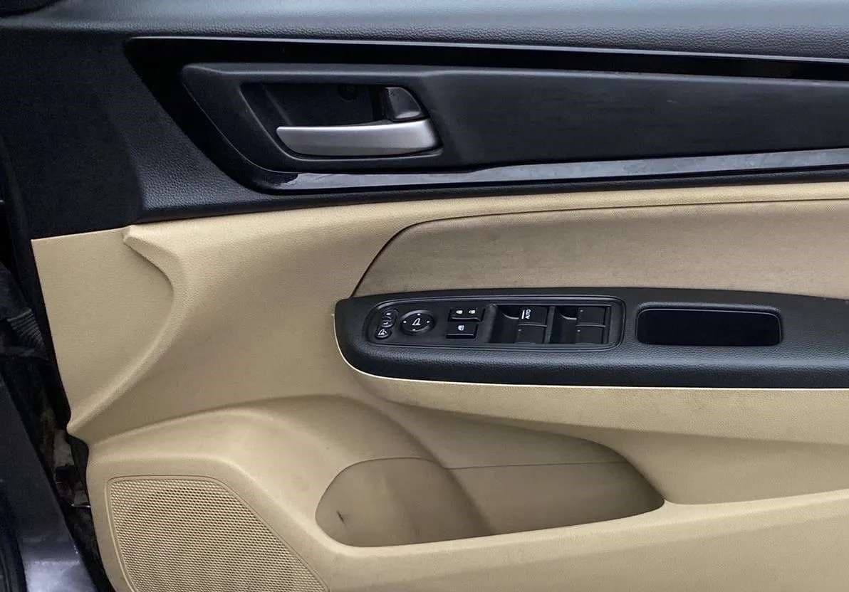 2019 Honda Amaze 1.2L I-VTEC S, Petrol, Manual, 24,449 km, Driver Side Door Panels Control