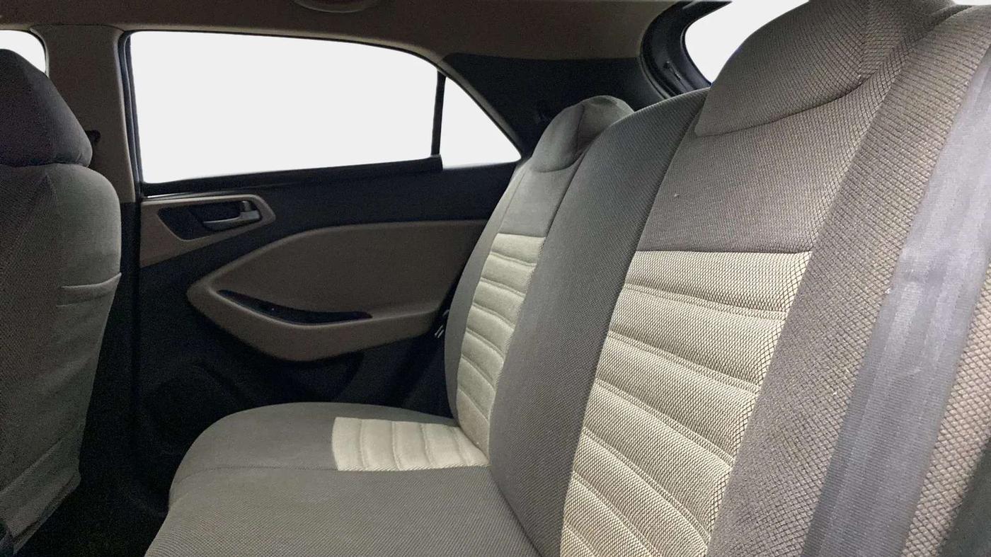 2016 Hyundai Elite i20 SPORTZ 1.2, Petrol, Manual, 73,431 km, Right Side Rear Door Cabin