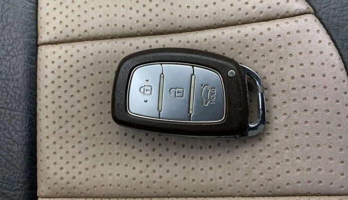 2014 Hyundai Grand i10 ASTA AT 1.2 KAPPA VTVT, Petrol, Automatic, 49,616 km, Key Close Up