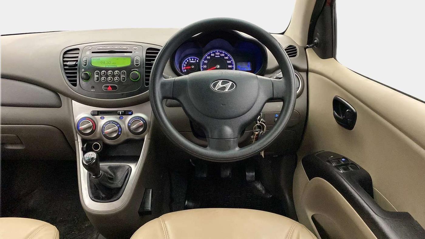 2015 Hyundai i10 MAGNA 1.1, Petrol, Manual, 71,021 km, Steering Wheel Close Up
