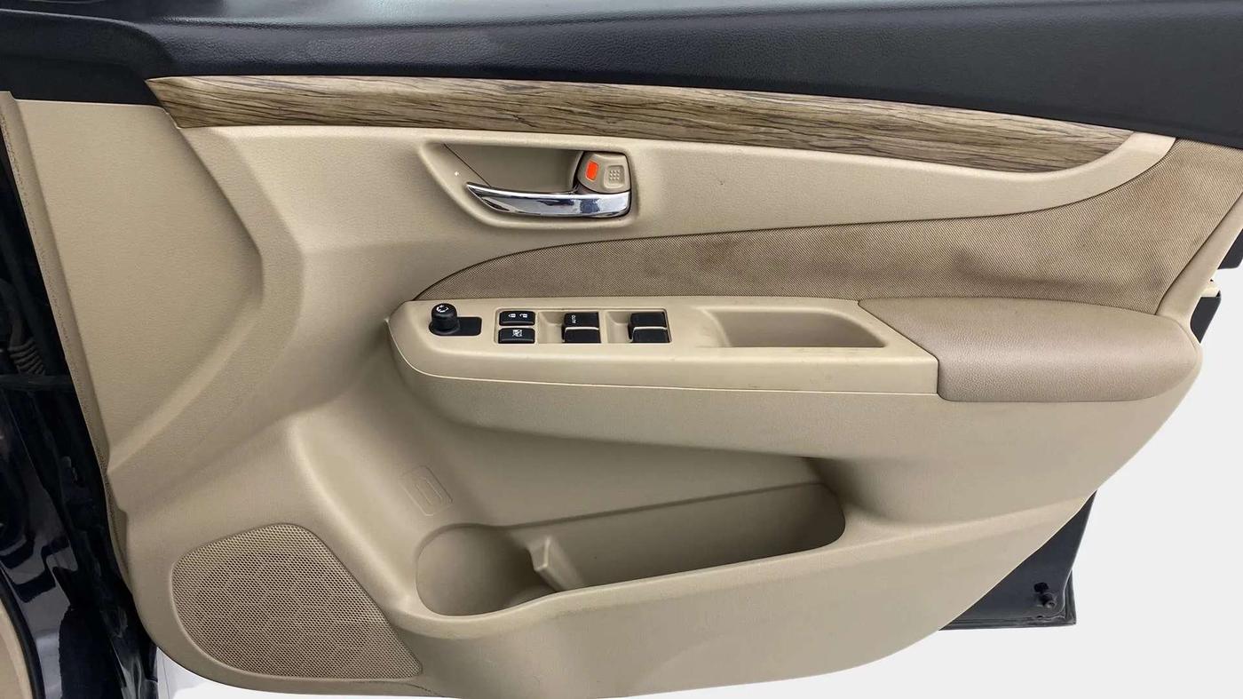 2019 Maruti Ciaz DELTA AT 1.5 SHVS PETROL, Petrol, Automatic, 55,479 km, Driver Side Door Panels Control