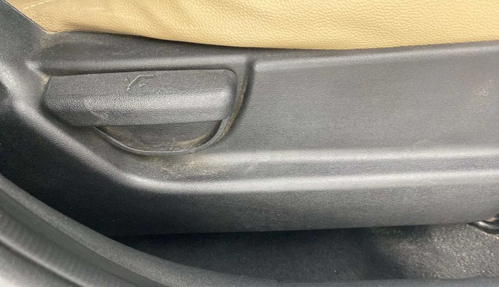 2013 Hyundai i20 MAGNA (O) 1.2, Petrol, Manual, 61,184 km, Driver Side Adjustment Panel