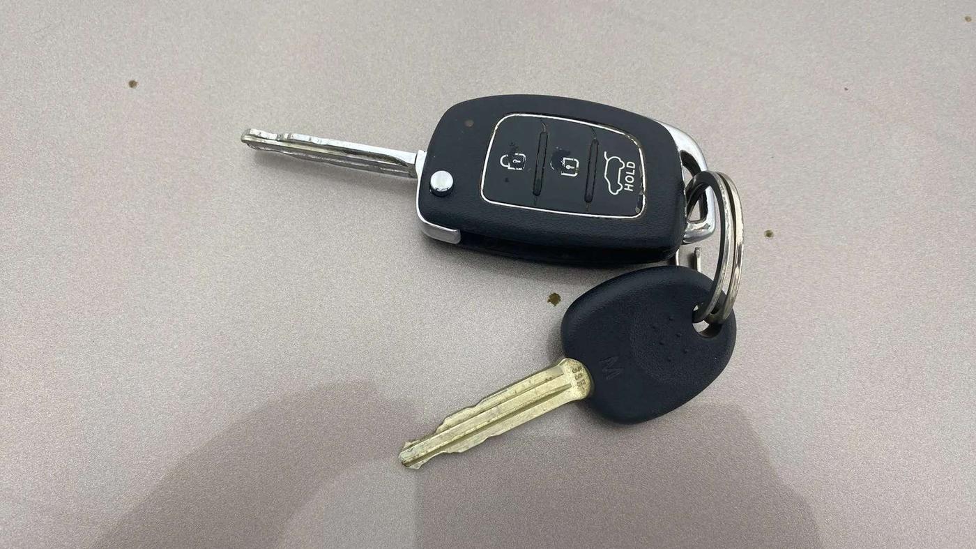 2013 Hyundai i20 MAGNA (O) 1.2, Petrol, Manual, 61,184 km, Key Close Up